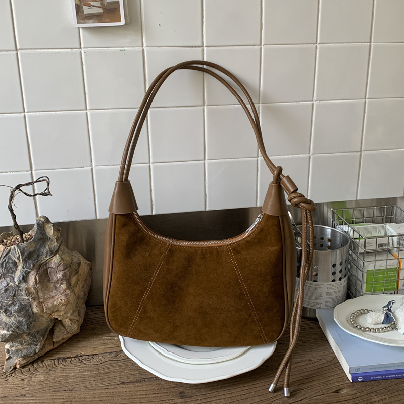 Deerskin Velvet Crescent Bag Women's Vintage Shoulder Crossbody Bag Suitable for Work Commutes and Everyday Outfits