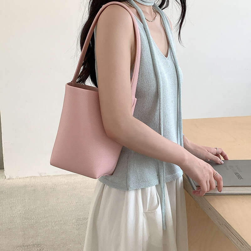 Autumn New Simple Versatile Women's Shoulder High-End Exquisite Bucket Bag Large Capacity Niche Style Handbag B5