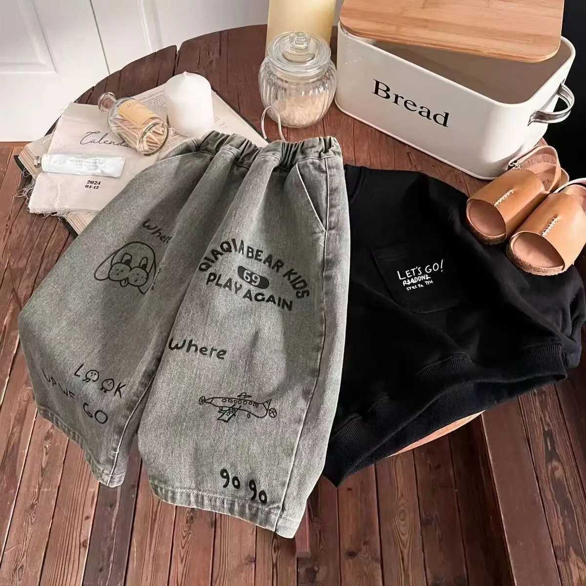 Trousers Spring and Autumn 2025 New Childrens Korean Jeans Boys and Girls Cartoon Printed Graffiti Straight Pants Long PantsT251017