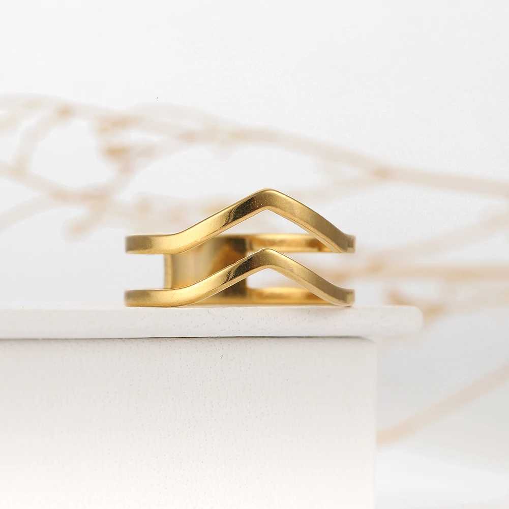 Skyrim 2025 Simple Geometrical Wave Ring Stainless Steel Gold Color Party Finger Rings Jewelry Birthday Gift for Women GirlsW251017