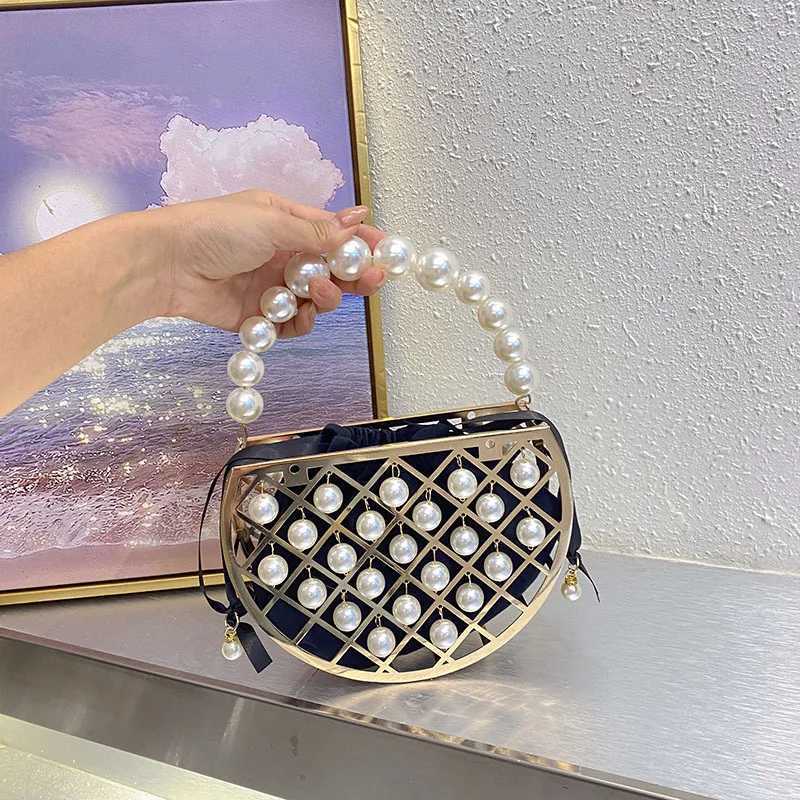 Stylish and simple beaded pearl bag dinner bag hollow semicircular handbag metal bucket bag Z251017