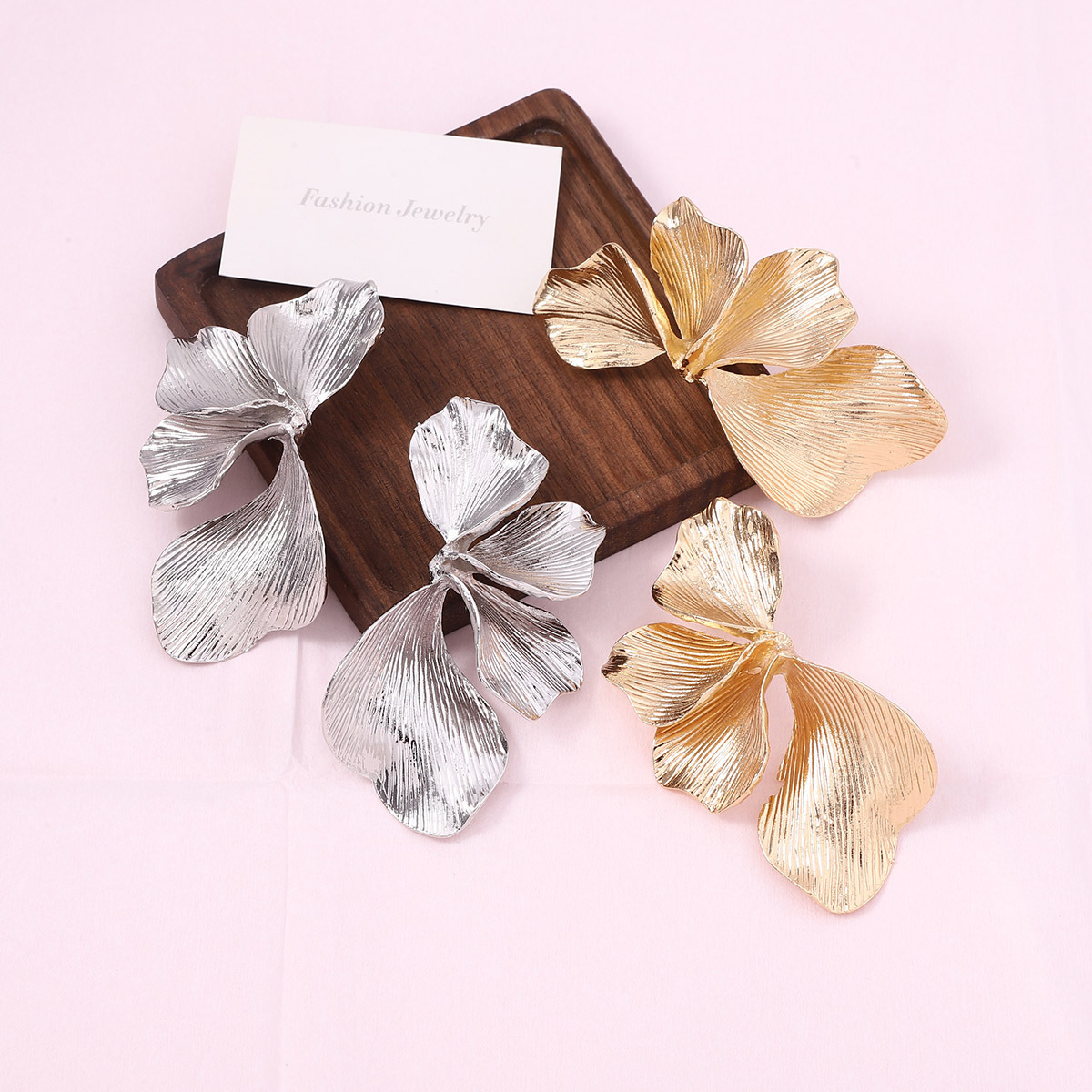 Light Luxury Gold earrings High-End Design Liquid Multi-Layer Retro Texture Petal Earrings Niche Minimalist Style free shipping