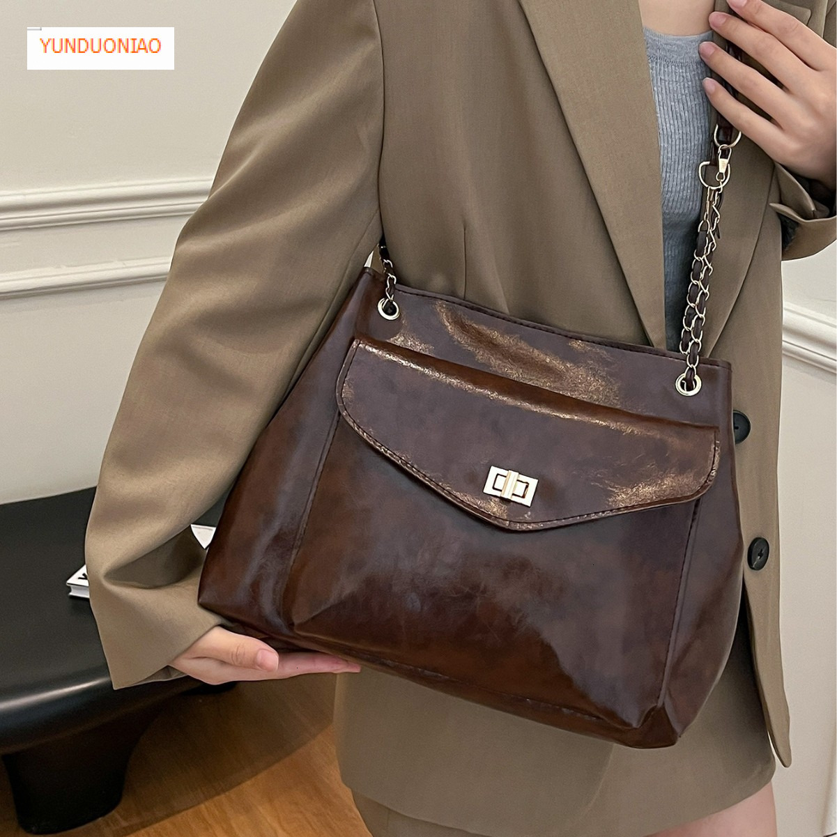 Autumn and Winter New Designer Bag Large Capacity New Fashion Chain Luxury Handbag Women's Crossbody Bag Versatile Commuter Bag