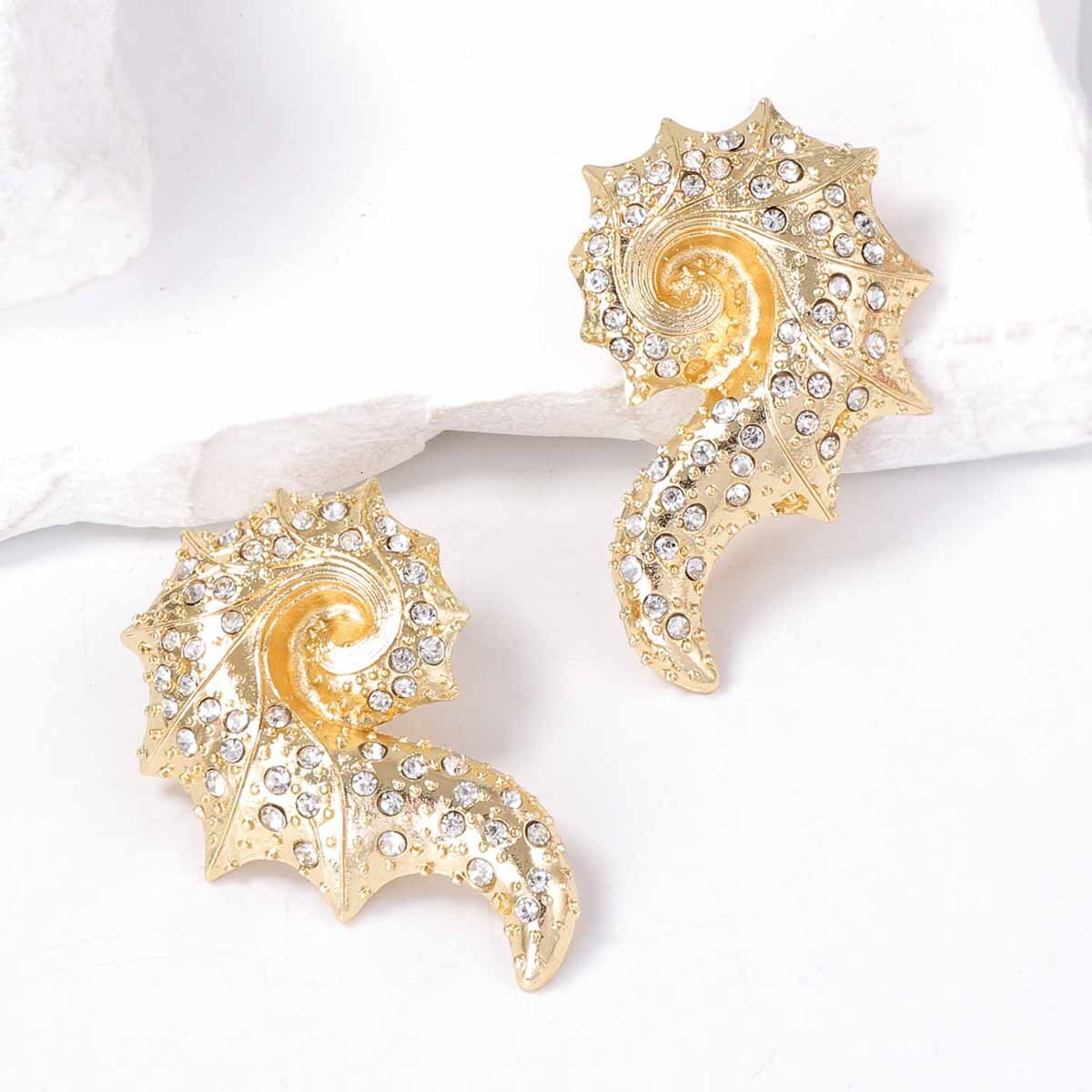 Ocean designer earrings Minimalist Style Light Luxury High-End Design Exaggerated Alloy Inlaid Zircon Unique Conch Women's Earrings free shipping