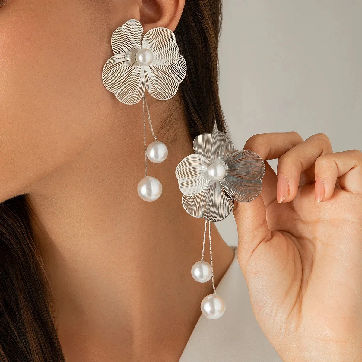Romantic Flower Petal Long Tassel Drop Earrings for Women Trend Imitation Pearl Hanging Piercing Earrings Wed Jewelry Gift 251016