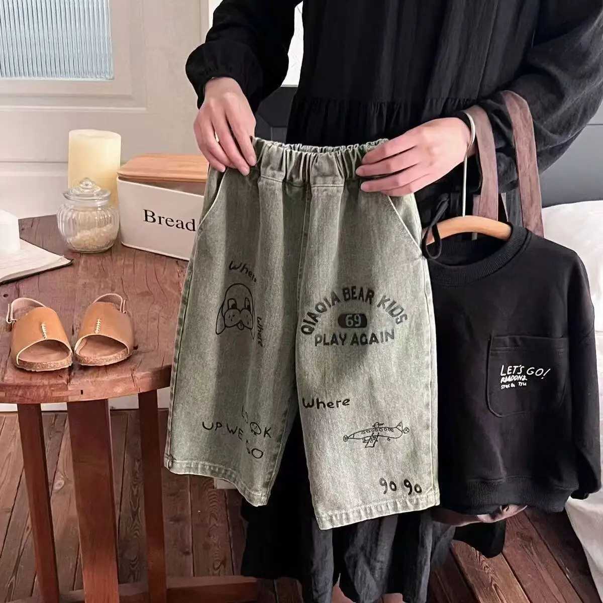 Trousers Spring and Autumn 2025 New Childrens Korean Jeans Boys and Girls Cartoon Printed Graffiti Straight Pants Long PantsT251017