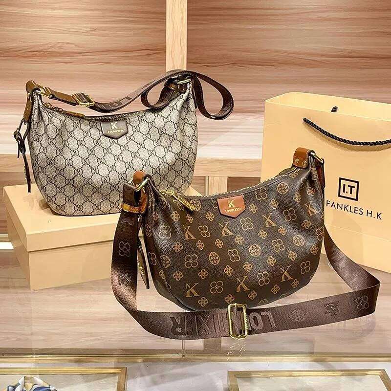 Brand Women's 2025 New Retro Shoulder Large Capacity Texture Crossbody Dumpling Bag Trendy
