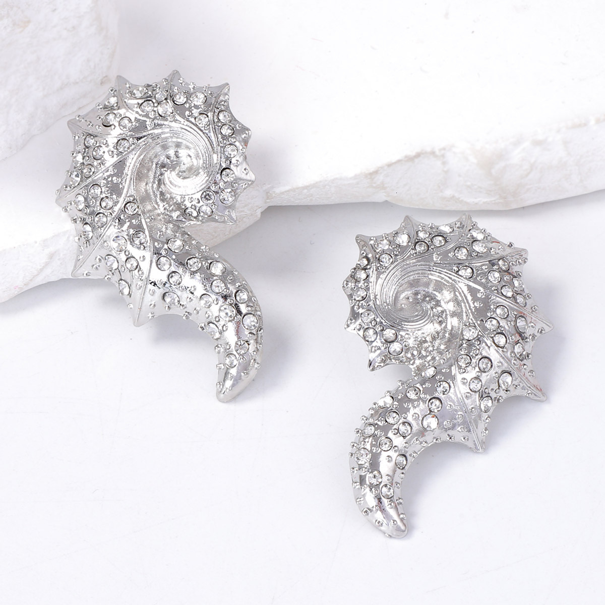 Ocean designer earrings Minimalist Style Light Luxury High-End Design Exaggerated Alloy Inlaid Zircon Unique Conch Women's Earrings free shipping