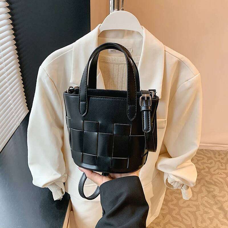 High Quality Sier Shoulder Bucket New Stylish Woven Handheld Crossbody Women S Bag