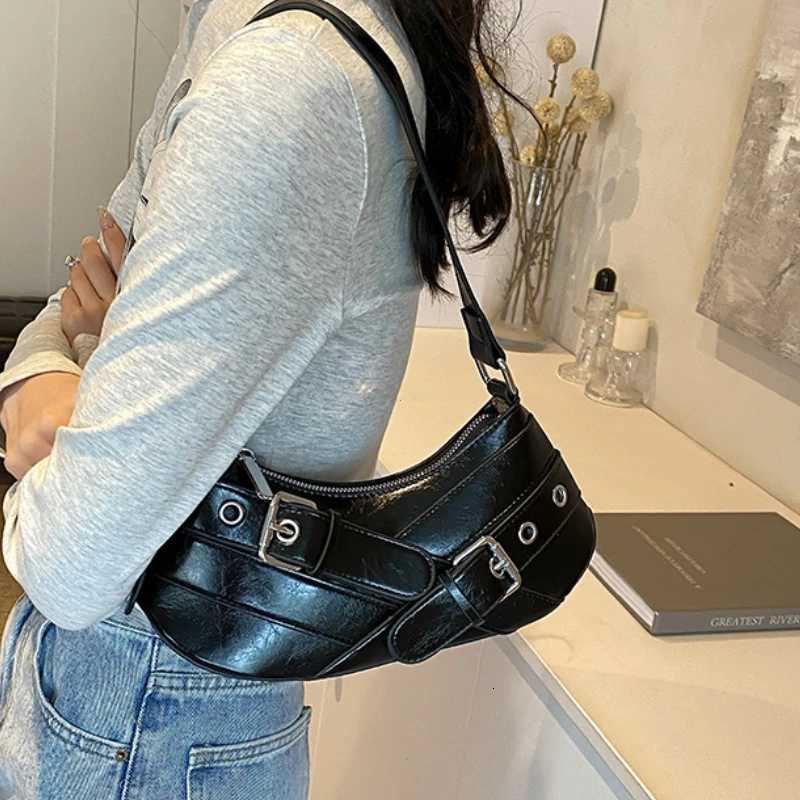 Red Vintage Shoder Bag Y2K Belt Design PU Leather Underarm Bags for Wen Trend Hot Cool Girl Crossbody Bag Punk Style Handbag D2510171