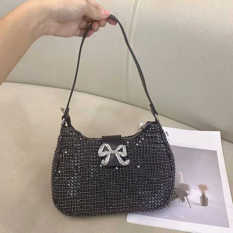 Full of water Diamond Celebrity Personality Pillow Bag Banquet Bento Boston Pearl Clutch Messenger Bag Z251017