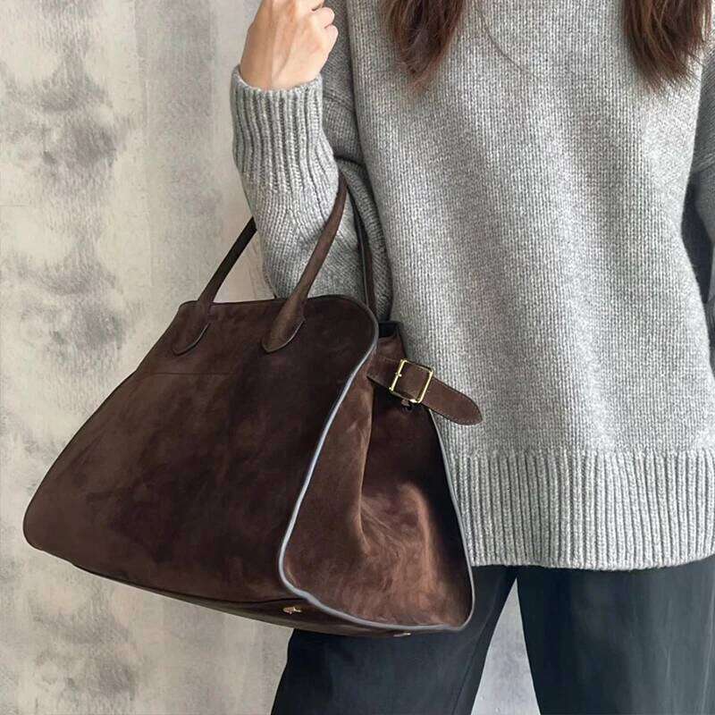 High end Niche Design Outdoor Travel Bags Autumn and Winter New capacity Retro Commuter Handbags Shoulder Bag