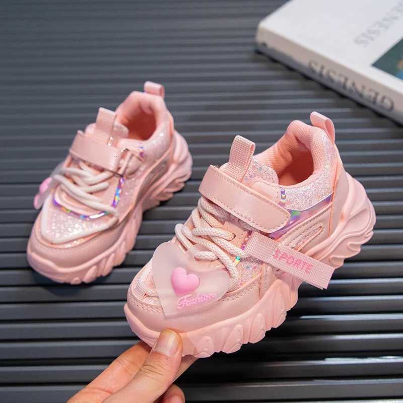 Girls Sports Shoes Kids Running Sneakers for School Fashion Cute Shiny Nonslip Childrens Casual Shoes with Heart Spring AutumnT251017