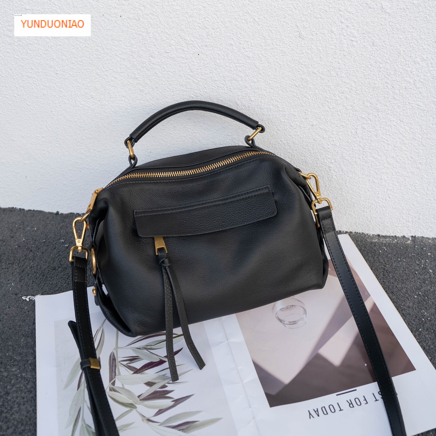 Autumn and winter new fashion retro style luxury handbag pillow bag solid color simple style women's shoulder crossbody bag designer bag