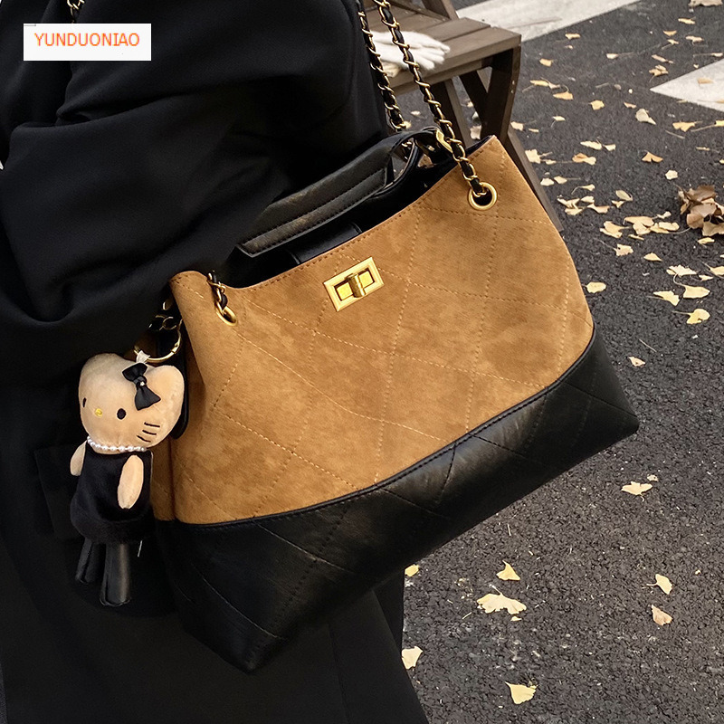 Large capacity women's shoulder bag autumn and winter new designer bag luxury handbag new retro style suede frosted texture quilted chain women&#