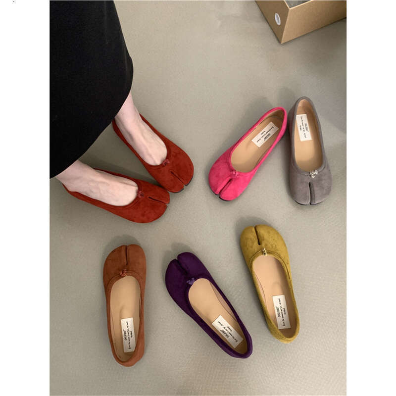 Evening Wind Women's Designer Shoe 2025 Spring and Autumn New - French Style Flat Split Toe Sheepskin Shallow Mouth Pig Hoof Loafers Non-Slip Sol