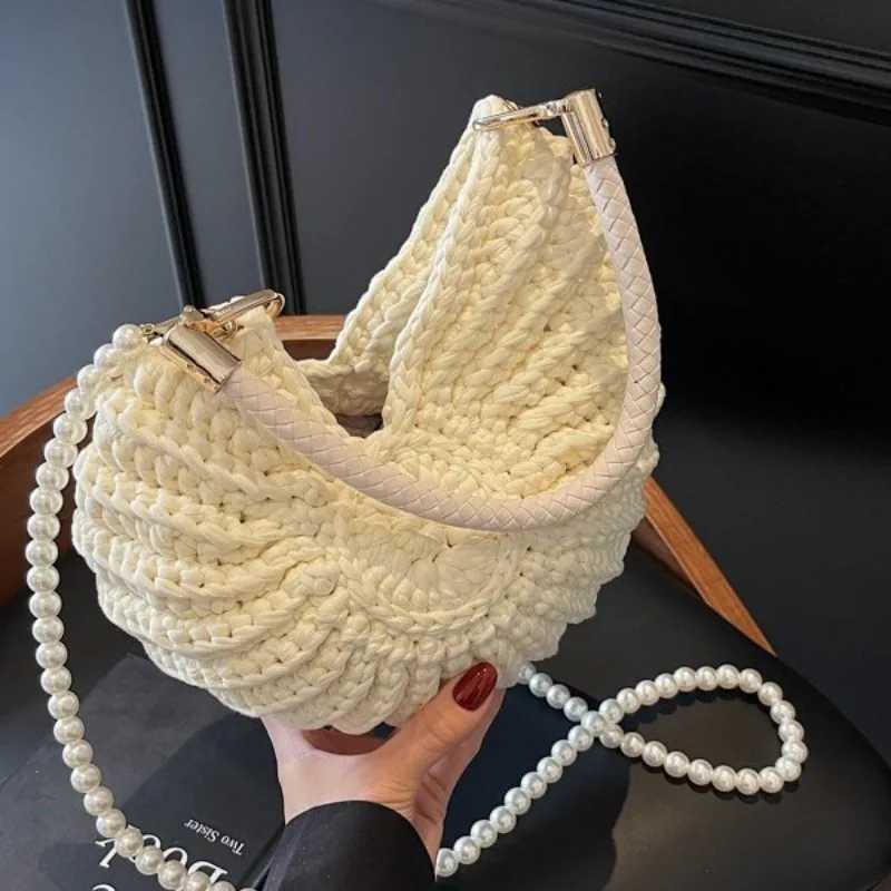 Creative Conch Shaped Crochet Women Shoulde Bags Funny Cute Pearls Chains Handmade Weave Crossbody Bag Novelty Small Handbags Z251017