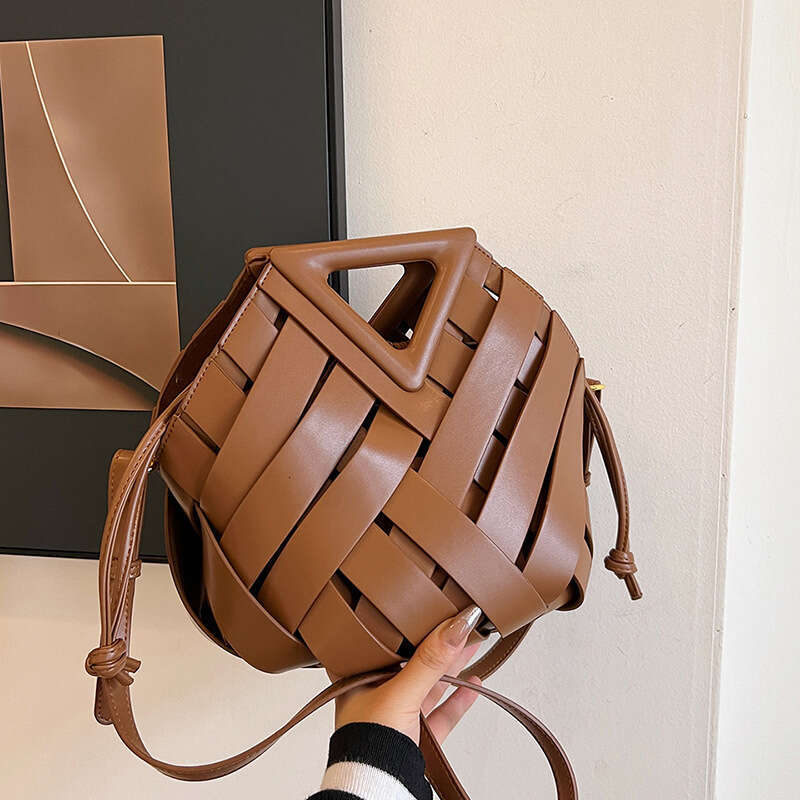 Basket Triangle Magnetic Buckle Woven Hollow Women's Handbag Tote Single Shoulder Crossbody Bucket Bag Best Seller New Style