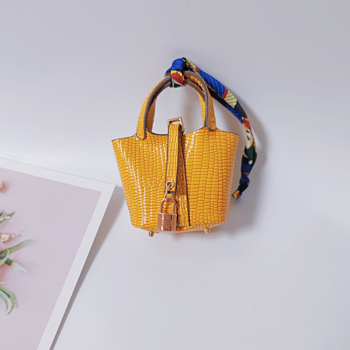 Mini Basket Bag Pendant Exquisite Car Keychain Pendant Cute Small Wallet Creative Earphone Bag Charms