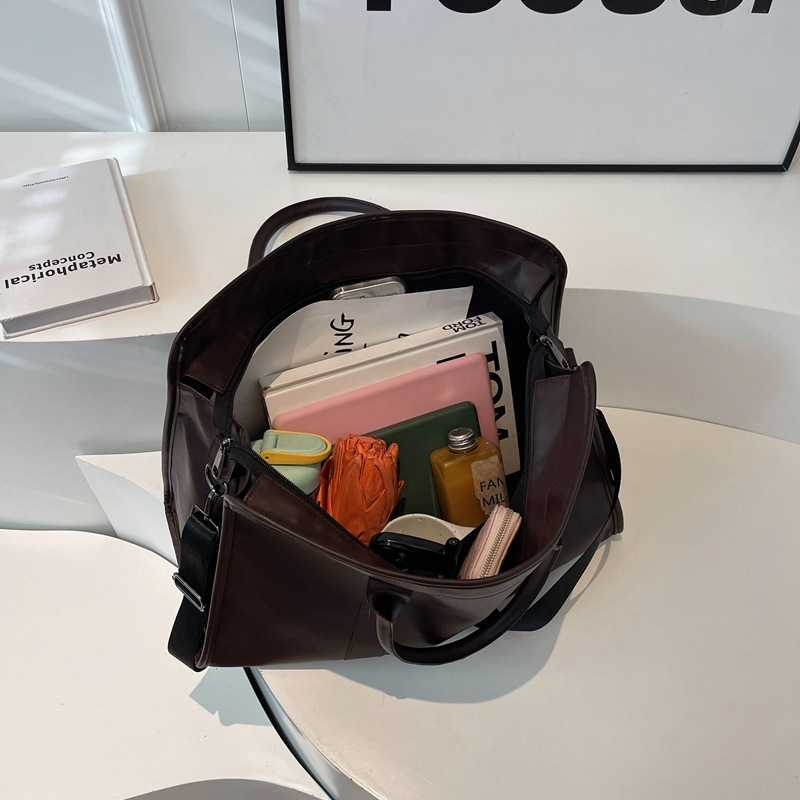 New Fashion Leather Short Trip Bag for Women, Large Capacity Business Trip Handheld Pillow Bag, Trendy Sports Fitness Crossbody Bag 250415