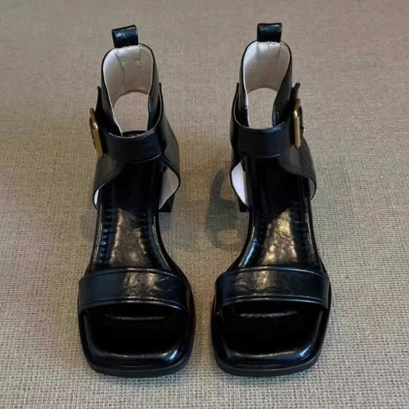 High Quality Black Patent Leather Thicksoled Sandal Women Luxury Metal Buckle Decoration Designer Shoe Cozy Moccasin Roman Shoe Z251015