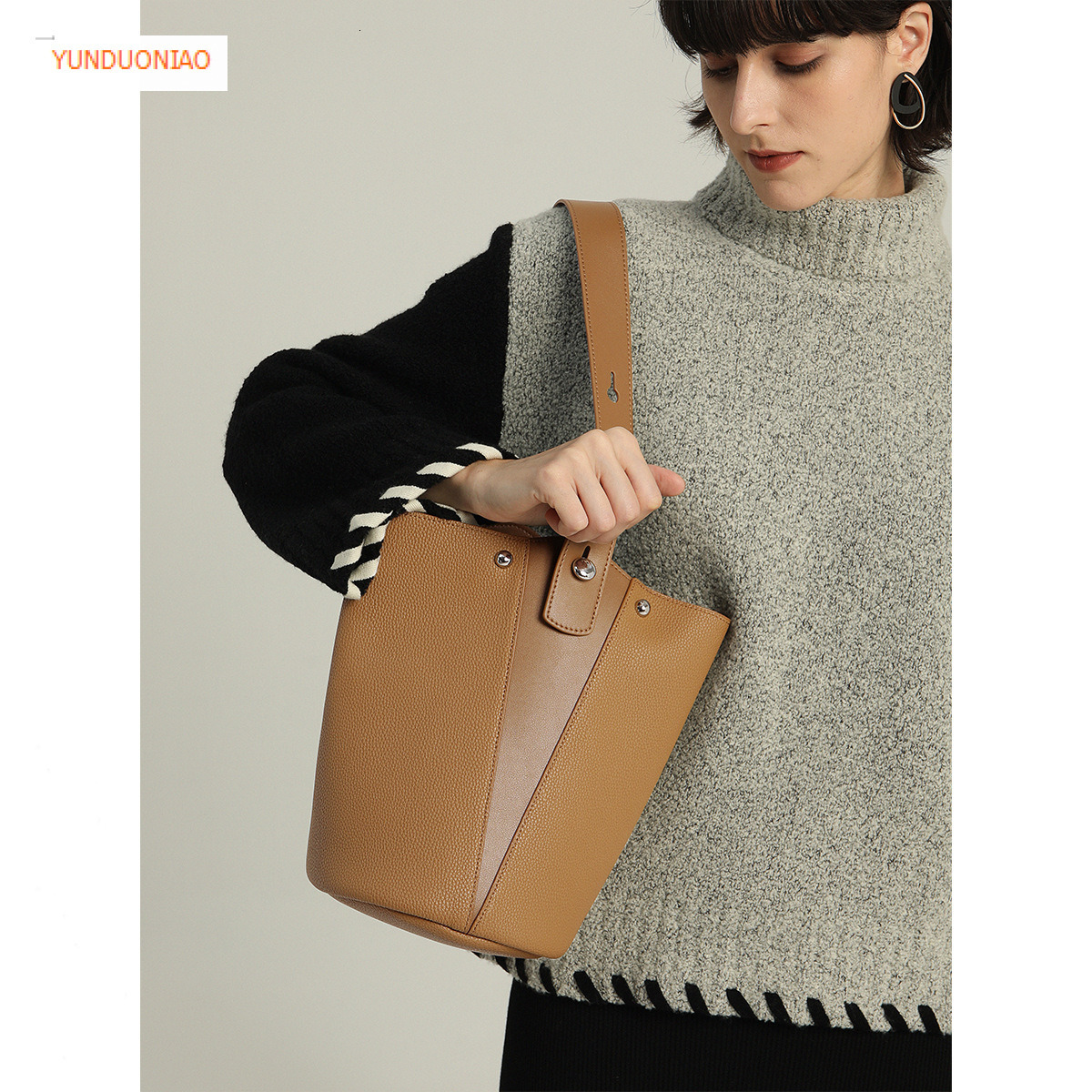 2025 Autumn And Winter New Designer Bag Versatile Fashion Commuting Bag Fashionable Trend Bucket Bag Large Capacity Luxury Handbag