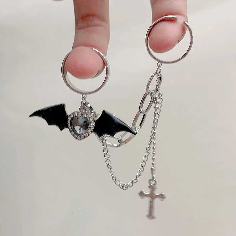 Y2K Little Devil Heart Wing Ring for Women Men Gothic Dark Cross Chain Pendant Love Crystal Opening Two Fingers Fashion Jewelry Z251017
