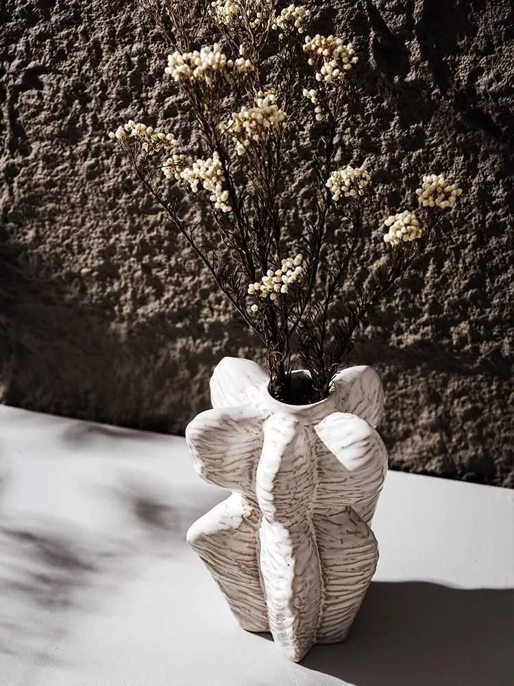 Modern Living Room Dining Table Decor French Retro Style Ceramic Vase Creative Arts Ornaments Photographic Prop Geometric Vase C251017