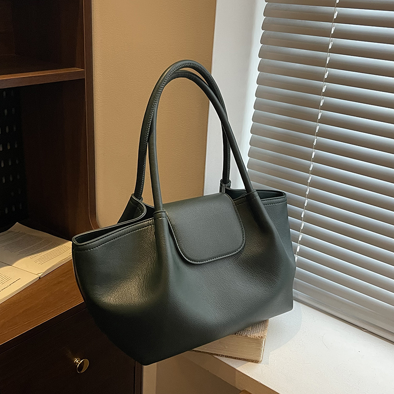 2025 New Fashionable Student Phone Bag with Large Capacity, Advanced Versatile, Leisure, Simple, and Niche Features for Women's Shopping, Commuti