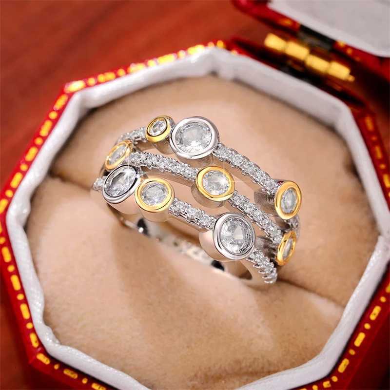 Huitan Vintage Two Tone Ladys Rings Anniversary Party Daily Wearable Luxury Cubic Zirconia Rings 2022 New Trend Women Jewelry Z251017