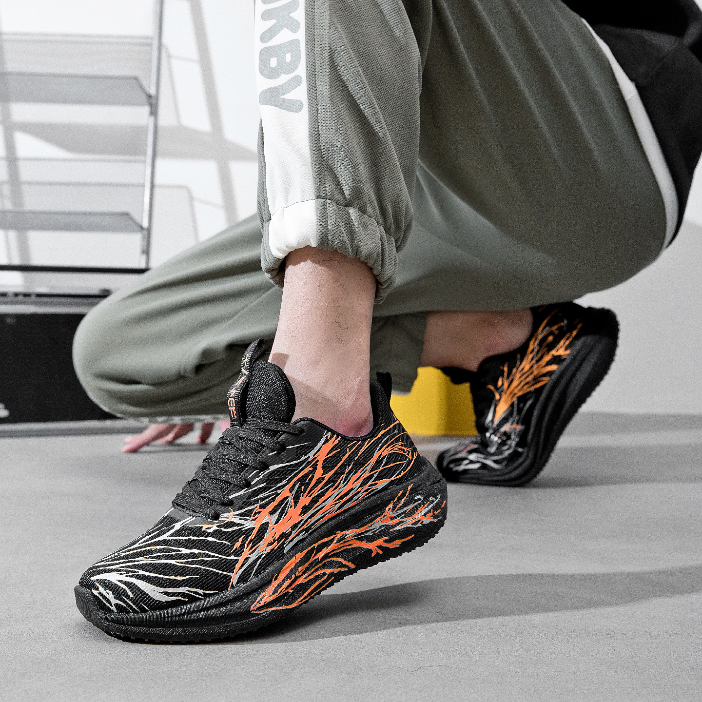 Fashion Designer Basketball Shoes for Men And Women Light Weight Thick Bottom Mesh Breathable Running Shoes Sneakers