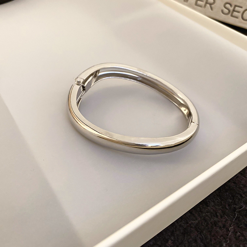 High-end Glossy New Simple Elegant Bracelet Light Niche Minimalist Style Jewelry