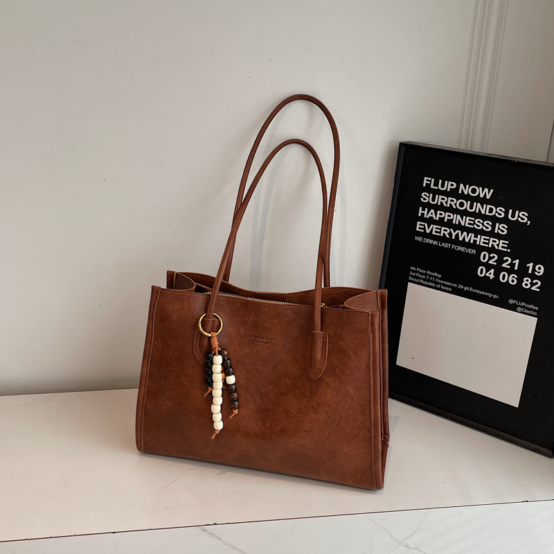 Spring women's fashionable and compact mobile phone bag with large capacity function, new high-end versatile casual and simple shopping commuting