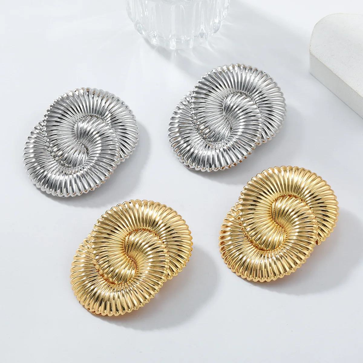 Metal Twisted Ripple Geometric Stud Earrings for Women Simple Classic Jewelry Party Accessories DIGADAGU 251016