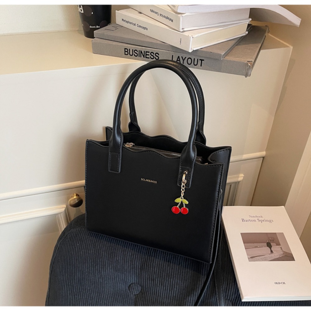 Elegant Red Large-Capacity Women's Purse Perfect Companion for Special Occasions