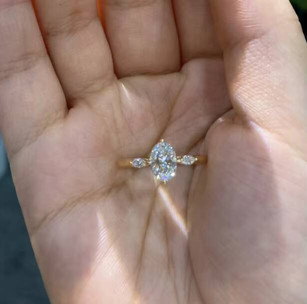 Romantic Engagement Gift Factory Wholesale 9K 14K 18K Gold Customized Style Set Lab Cultured Diamond Ring