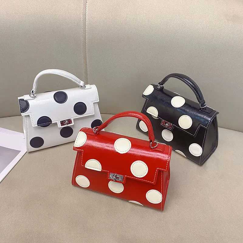 Retro French romantic wave bag simple contrasting color versatile mini lipstick portable messenger bag Z251017