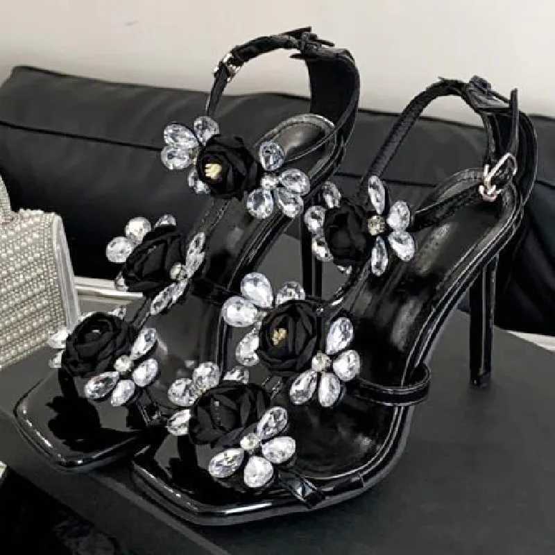 Luxury Rhinestone Flower Women Sandals Fashion Pointed Toe Thin Heel Roman Shoes Comfortable Open Toe Nonslip Designer Shoes Z251015