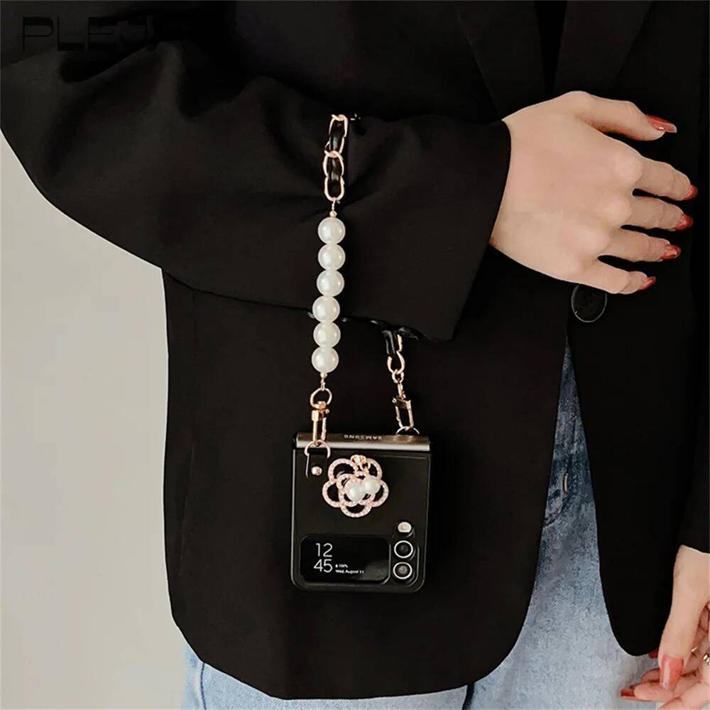 Pearl Bracelet Chain Phone Case For Samsung Galaxy Z Flip 4 3 Flip3 Flip4 5G Korean Cute Camellia Flower Leather Cover