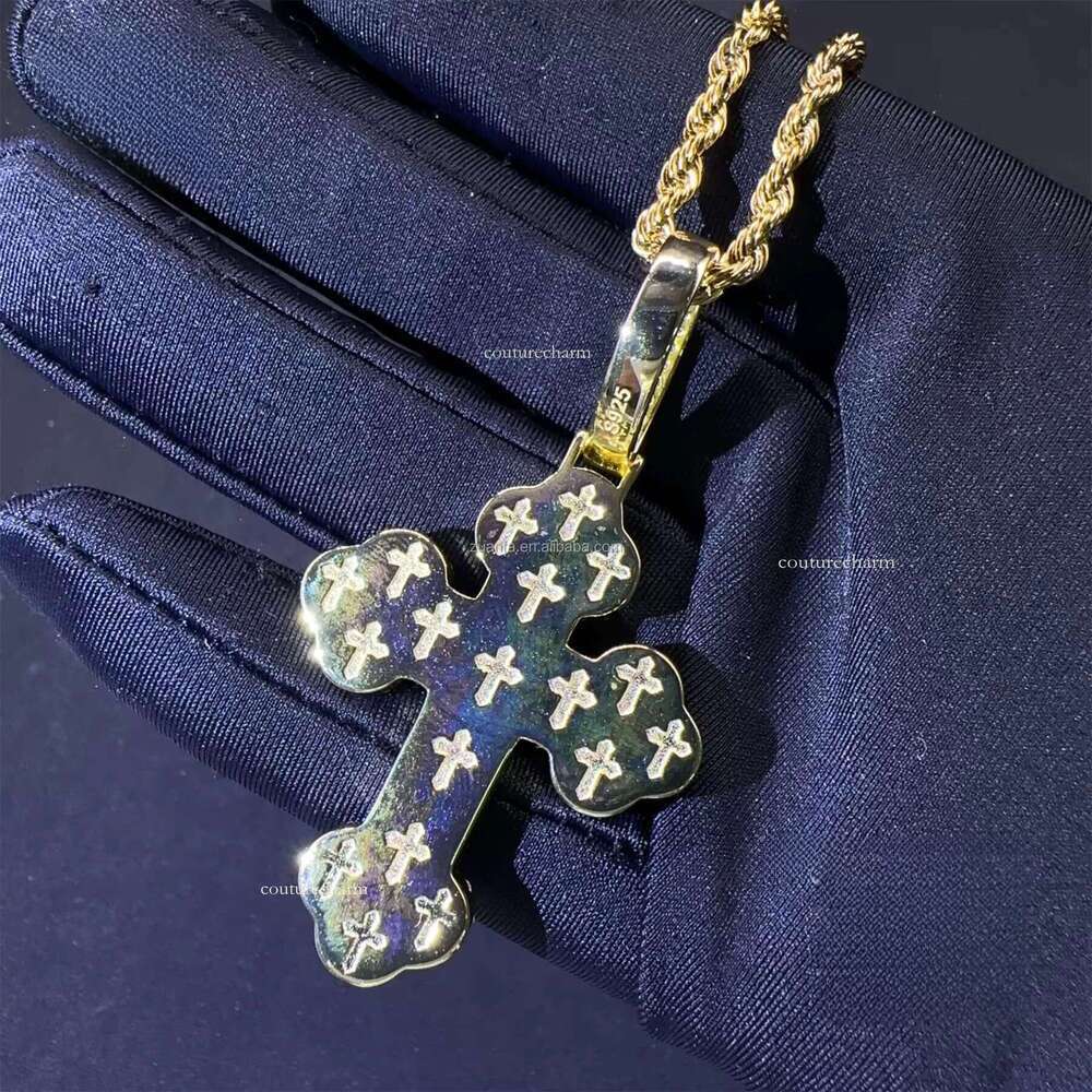 New Design Trendy Fashion Shining Jewelry Hip Hop Sterling Sier Claw Setting VVS Moissanite Dia Cross Pendant