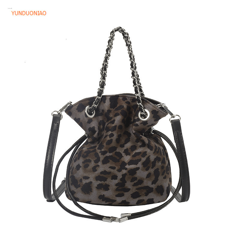 Autumn and winter new designer bag leopard pattern fashionable luxury handbag new retro style fashionable chain women's crossbody bag shoulder ba