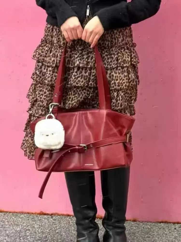 Correct versi Sg Yuqi Kim Chaew Choi Kangkyu same brand as Korean starsMotorcycle Bags Wens Crossbody Ba D251017