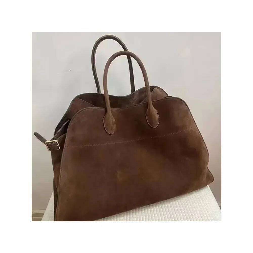 Spot autumn and winter high end niche design large capacity women s new commuter retro handbag tote bag