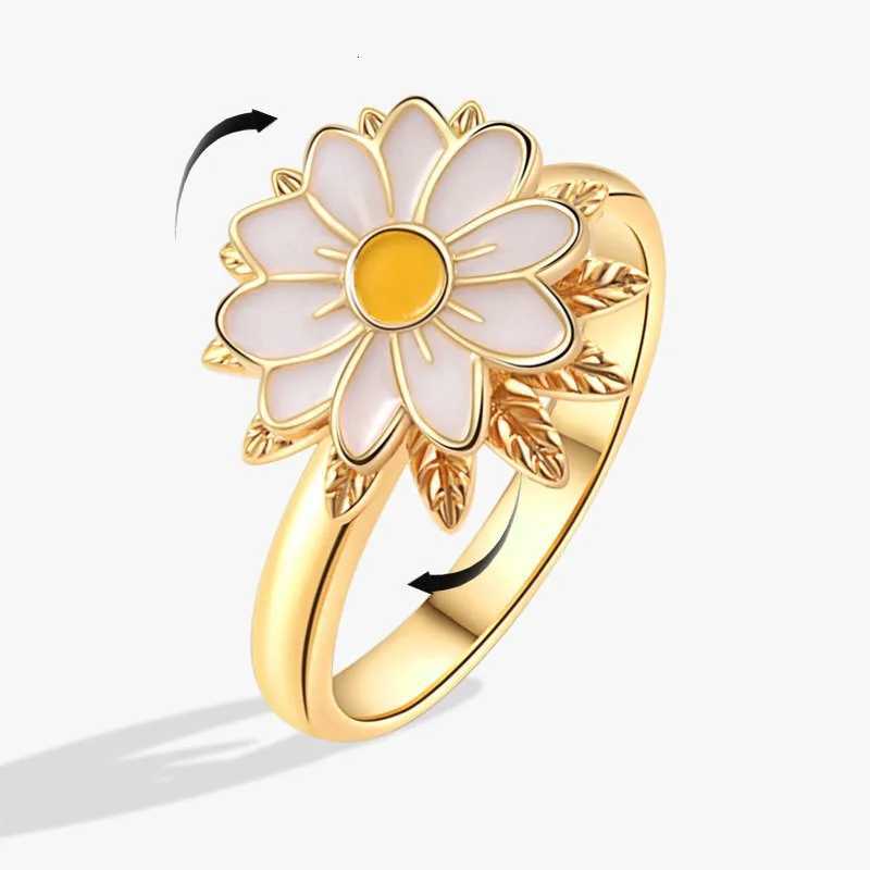 Enamel Daisy Flower Plant Anxiety Knuckle Ring For Women Golden Metal Copper Rotate Freely Ring Fidget Spinner Anillo AjustableW251017