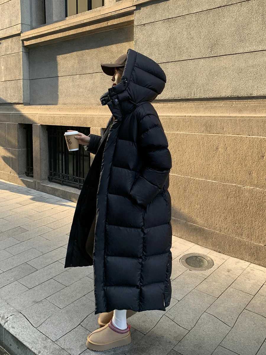 Winter Womens Down Coat 2025 New Thicken Warm Black Long Puffer Coat Fashion Versatile Parkas Outerwear W251016