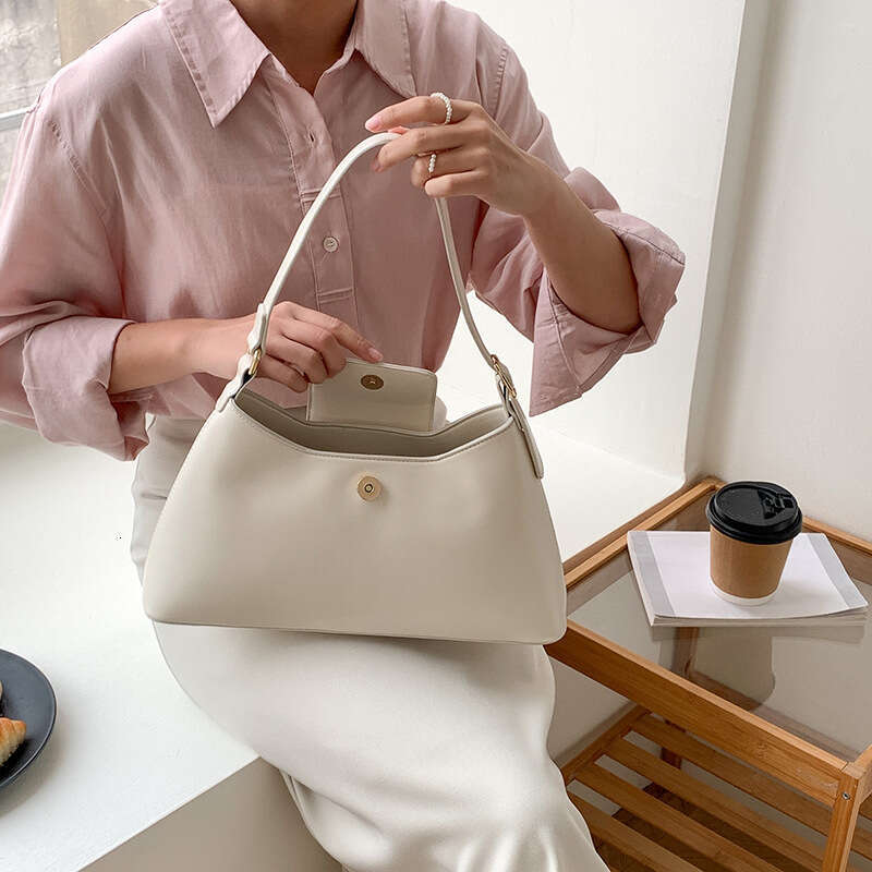 High-End Soft Leather Baguette Shoulder Fashionable Elegant New Versatile Handbag Daily Commute Underarm Bag B5