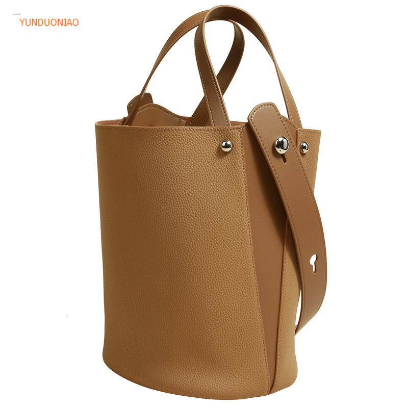 2025 Autumn And Winter New Designer Bag Versatile Fashion Commuting Bag Fashionable Trend Bucket Bag Large Capacity Luxury Handbag