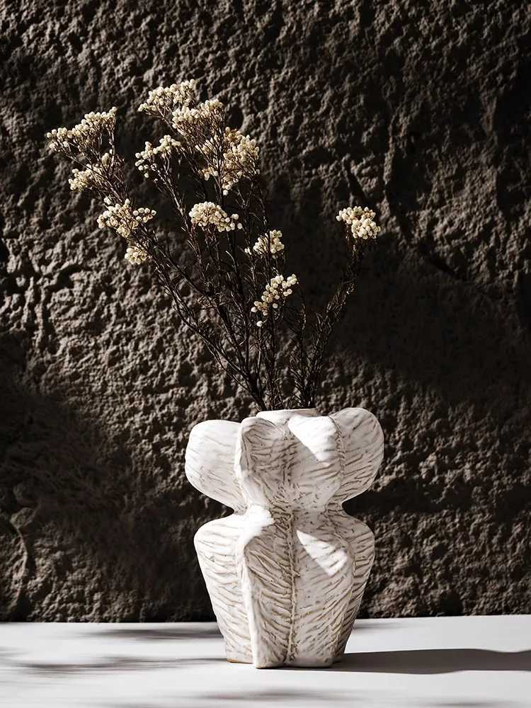 Modern Living Room Dining Table Decor French Retro Style Ceramic Vase Creative Arts Ornaments Photographic Prop Geometric Vase C251017