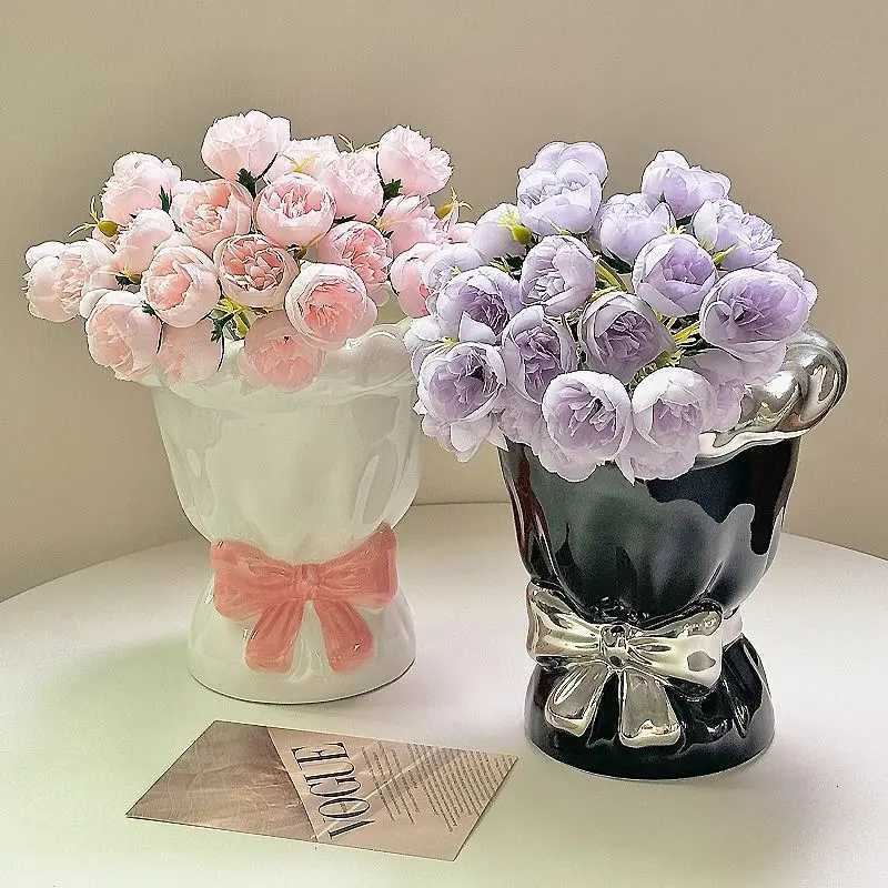 Creative Handheld Bouquet Shaped Ceramic Vase for Home Living Room Highend Flower Arrangement Ins Style Decorative Items C251017