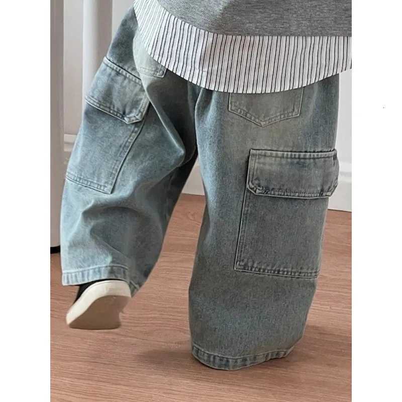 Korean Childrens Jeans Loose Straight Pants Wide Leg Cargo Pants for Boys Girls New Spring Autumn Kids Denim Pocket TrousersT251017